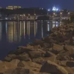 Hvordan fjerner jeg klæbesøm fra tøj uden at beskadige stoffet?